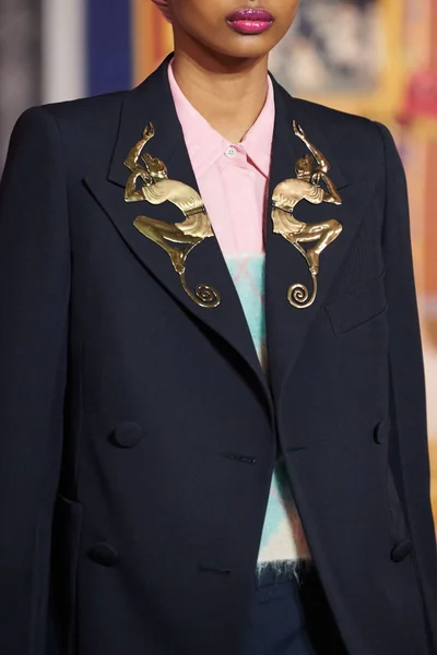 Look 99